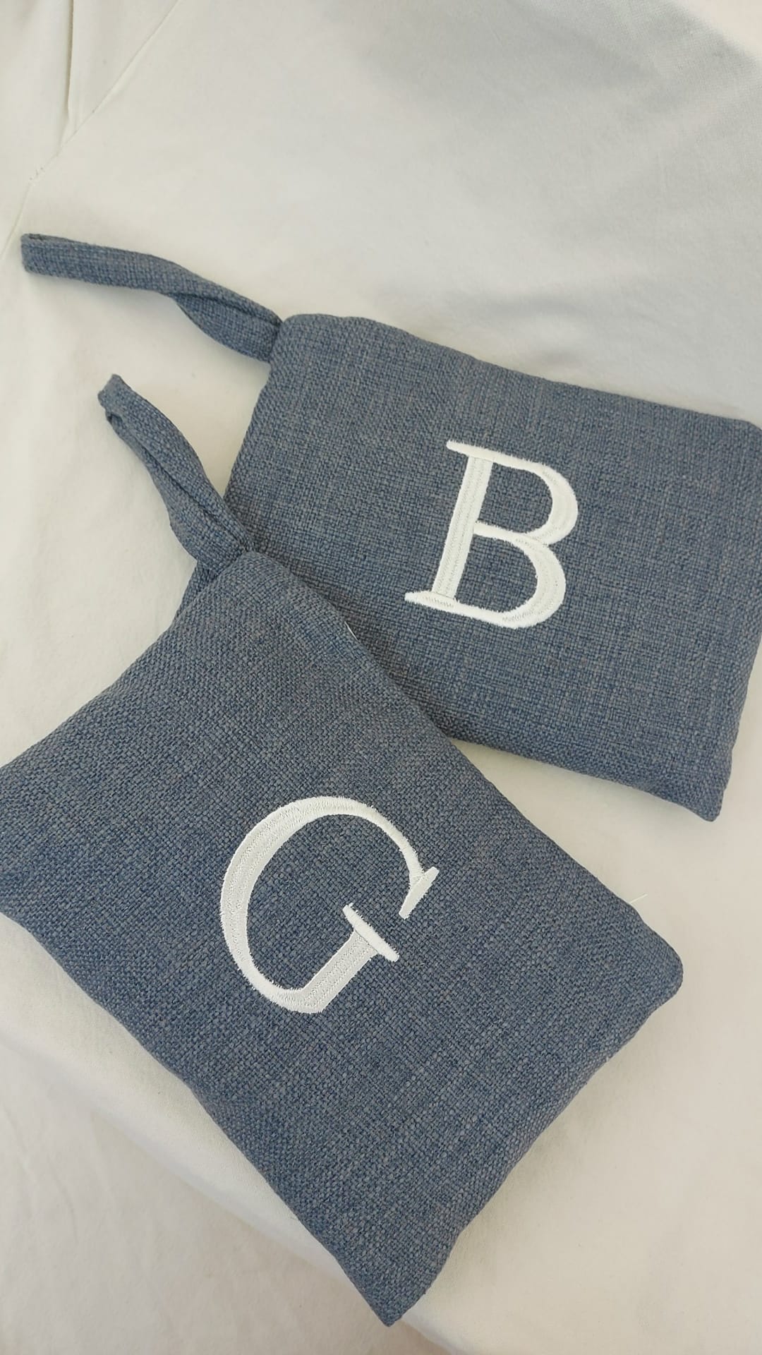 POCHETTE IN JUTA CON INIZIALE 3 COLORI | Pennoni Home