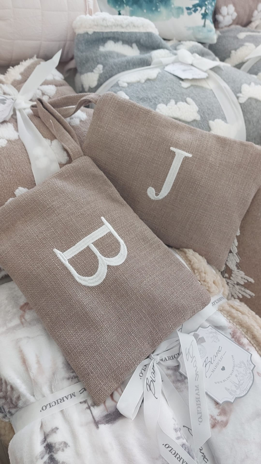 POCHETTE IN JUTA CON INIZIALE 3 COLORI | Pennoni Home